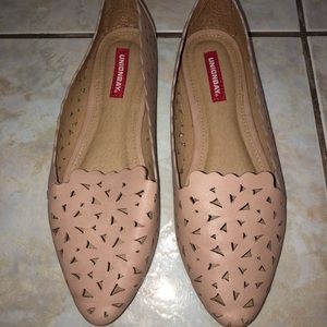 NWOT Blush flats available 😍